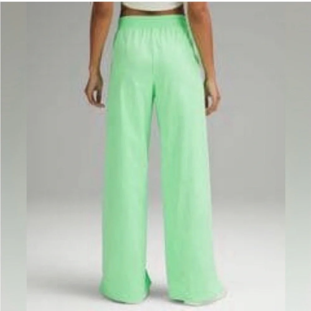 WNS Lululemon Stretch Woven Wide-Leg High Rise Pants Bright Green Size Large
